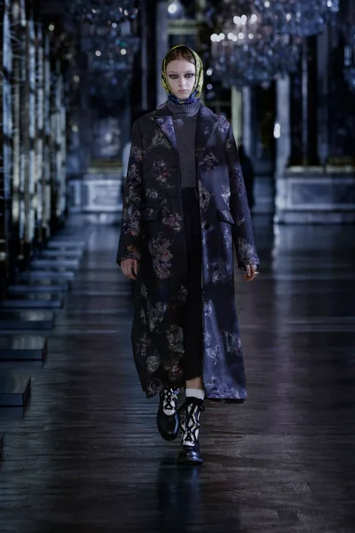 Look 10
